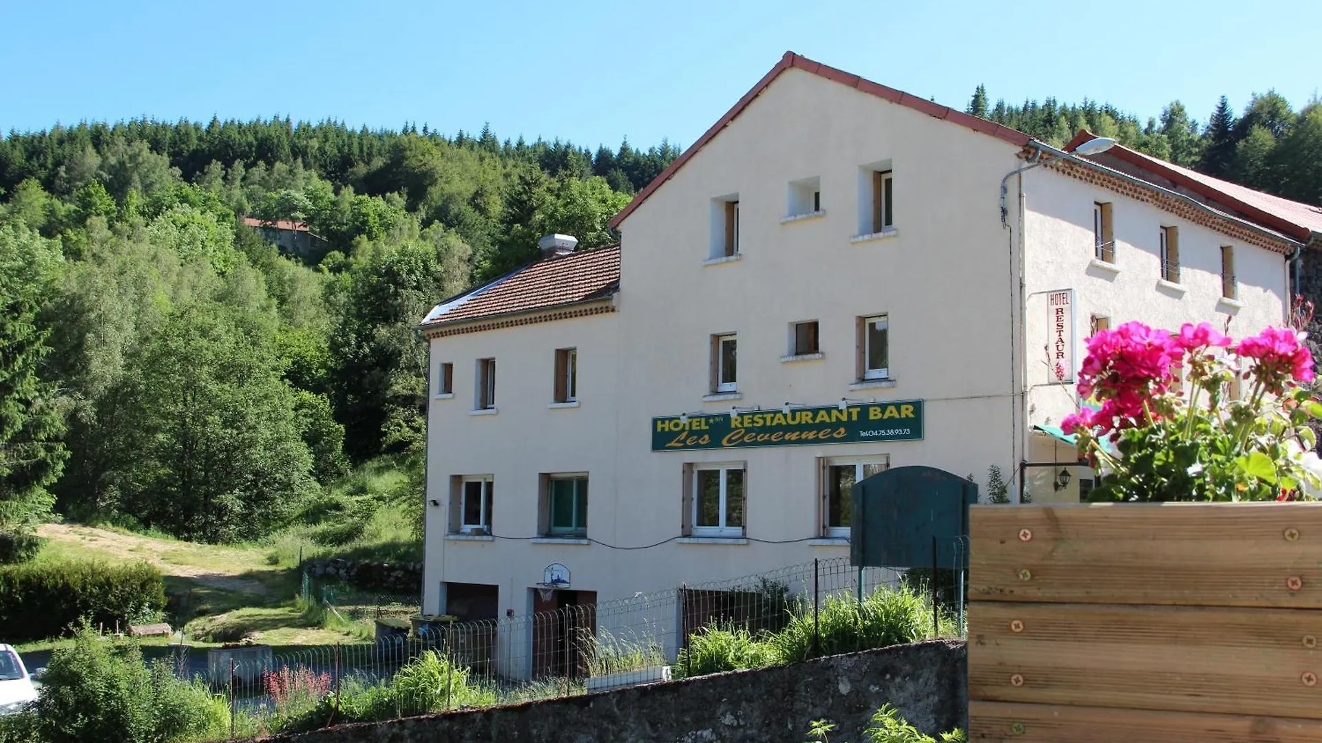 **  Les Cevennes Hotel Saint-Cirgues-en-Montagne France